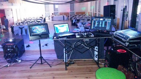 avec écran vidéo pour diffusion de vos photos ou films